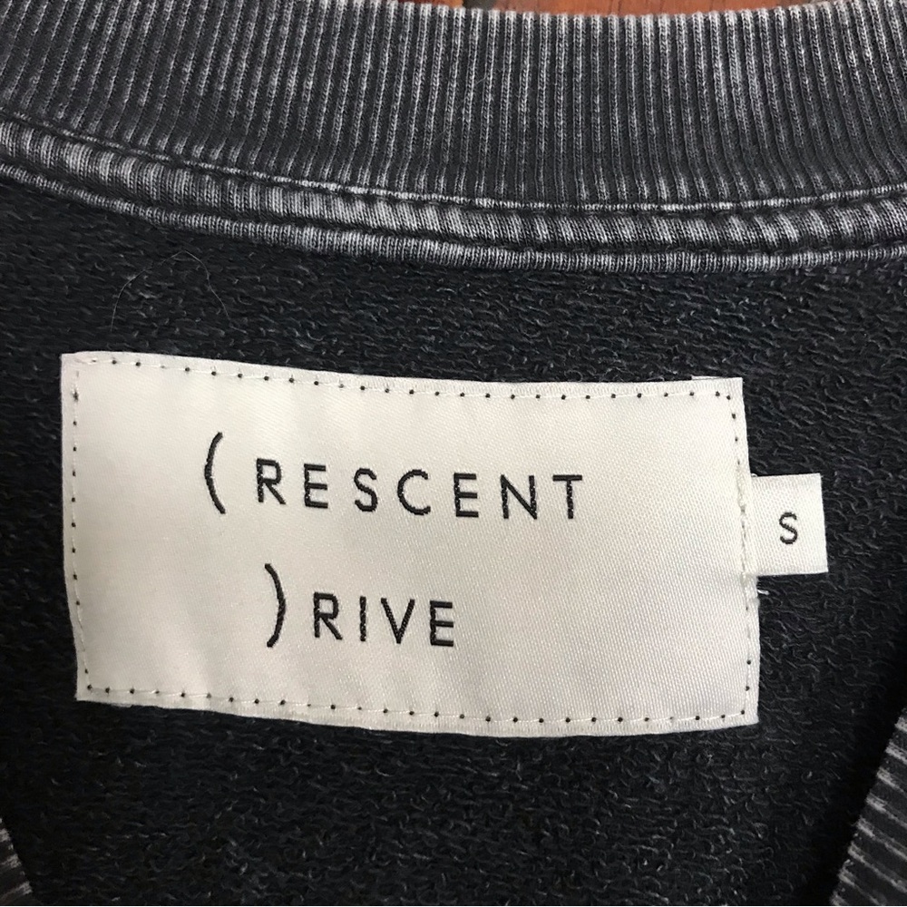 Crescent Drive Gray Ruffle Sweatshirt Size Small - Picture 3 of 4